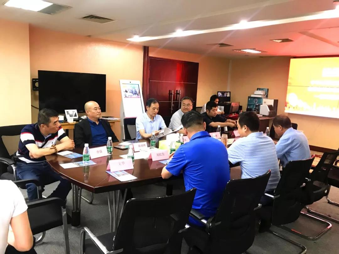 中華志(zhì)願者協會(huì)宋志(zhì)強會(huì)長(cháng)一(yī)行(xíng)莅臨頤養在線參觀調研